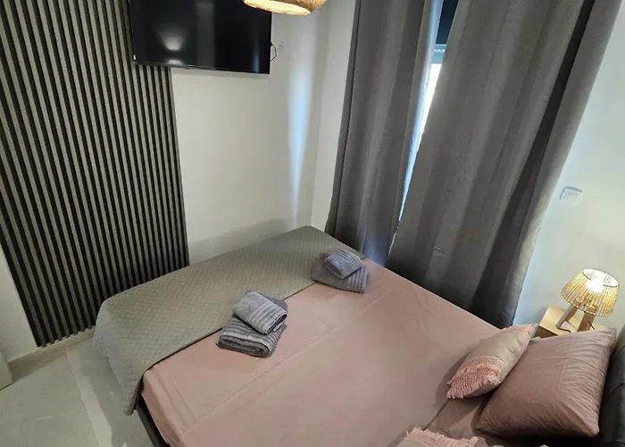 ε5centralapartmentnearthesea דירה *