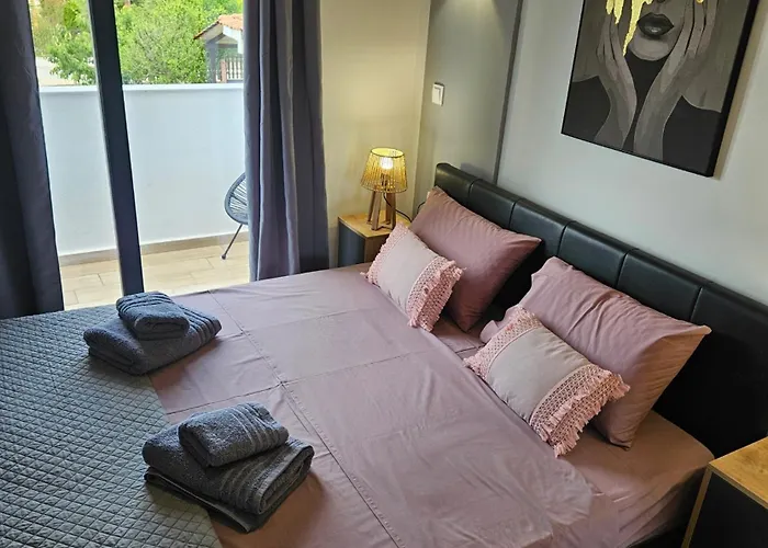 ε5centralapartmentnearthesea דירה
