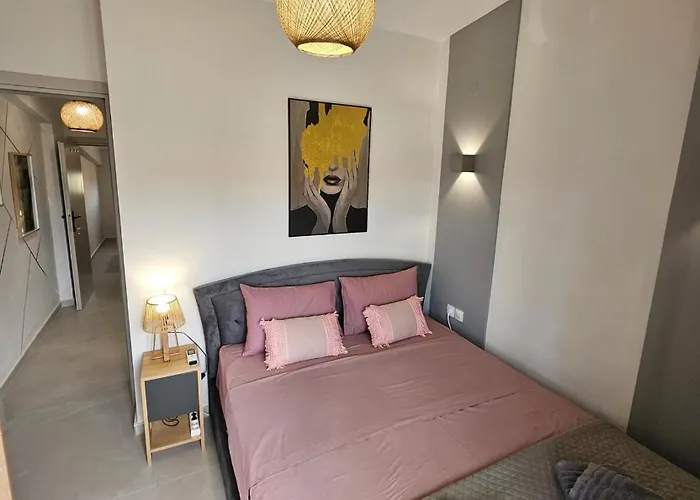 ε5centralapartmentnearthesea דירה