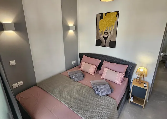 ε5centralapartmentnearthesea דירה